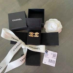 NEW CHANEL Gold Crystal Earrings STUDS 2020